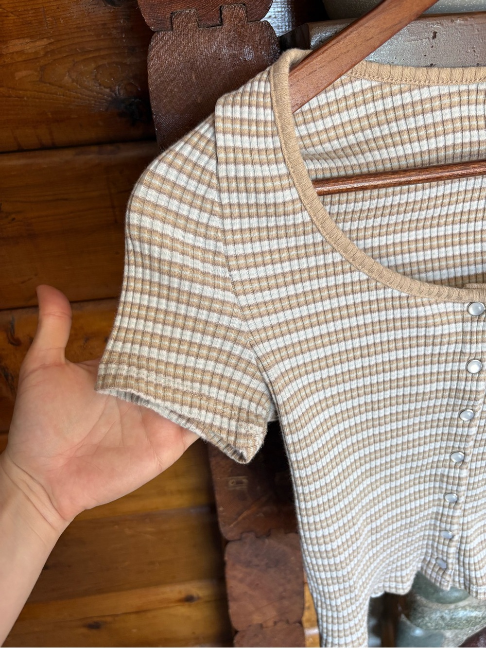 Levi’s Ribbed Snap Front Baby Tee Beige/Light Blue Stripe Size Small 90s inspo - Picture 6 of 9